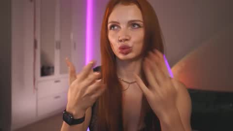 Snapshot of loisjo chatting on September 22, 9:02 pm LoisVacation time online show from September 22, 9:02 pm