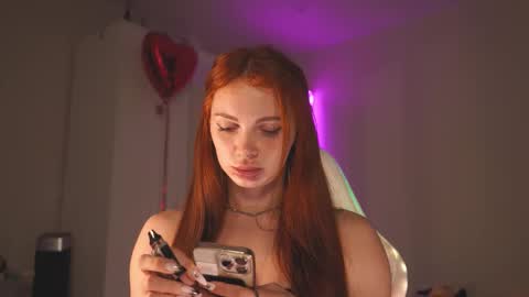 Snapshot of loisjo chatting on November 1, 9:19 pm LoisVacation time online show from November 1, 9:19 pm