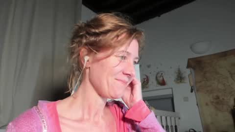 lola_belgium online show from February 6, 5:30 pm