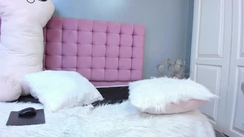 Lola  online show from October 8, 1:26 pm