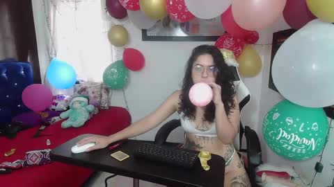 Snapshot of lola_fiery chatting on December 4, 7:45 pm lola_fiery online show from December 4, 7:45 pm