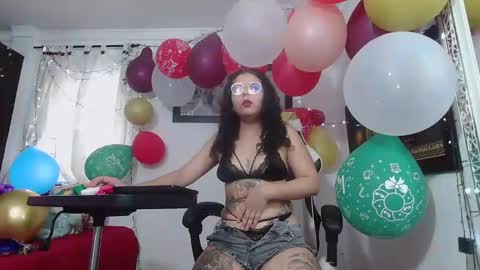 Snapshot of lola_fiery chatting on December 5, 8:44 pm lola_fiery online show from December 5, 8:44 pm