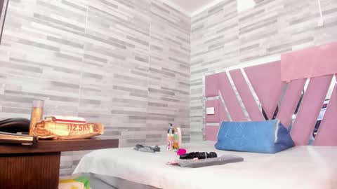 Lola online show from February 9, 11:58 am