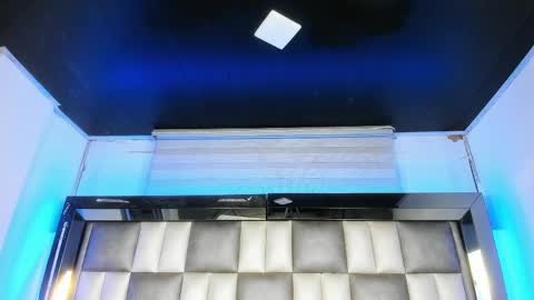 lola_js online show from March 31, 5:18 am