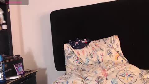 Snapshot of lolaa_staars chatting on January 12, 12:07 am lolaa_staars online show from January 12, 12:07 am