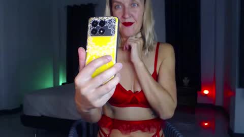 Lola online show from October 9, 3:16 pm
