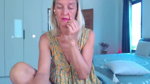 Lola online show from April 11, 4:51 am