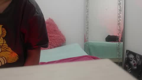 Snapshot of lolaandcamille chatting on September 28, 9:03 am lolaandcamille online show from September 28, 9:03 am