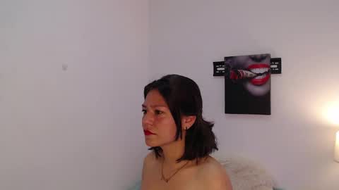 Snapshot of lolaandcamille chatting on November 1, 9:13 am lolaandcamille online show from November 1, 9:13 am