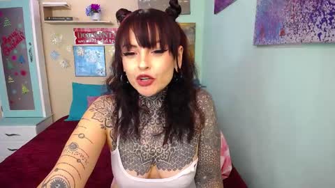 Snapshot of lolabrouse__ chatting on December 2, 6:41 pm Lola online show from December 2, 6:41 pm