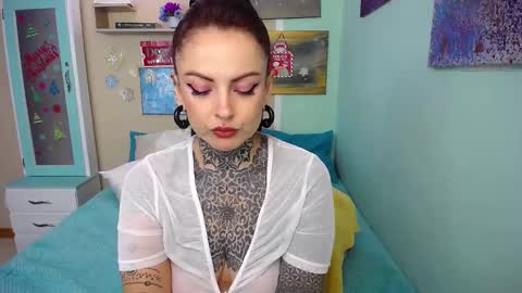 Snapshot of lolabrouse__ chatting on December 11, 6:42 pm Lola online show from December 11, 6:42 pm