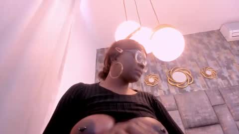 lola online show from October 9, 1:59 pm