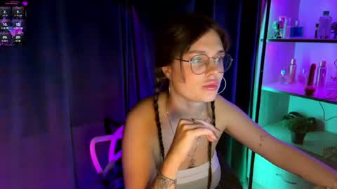 lolalux_69 online show from May 13, 11:10 pm