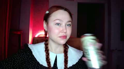 Lola online show from September 25, 3:00 pm