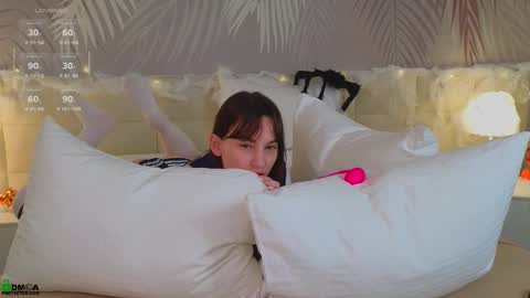 Snapshot of lolaprise chatting on October 29, 1:54 am Lola online show from October 29, 1:54 am