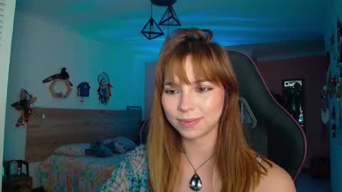 Snapshot of lolaverse chatting on October 12, 10:23 pm Lola doll online show from October 12, 10:23 pm