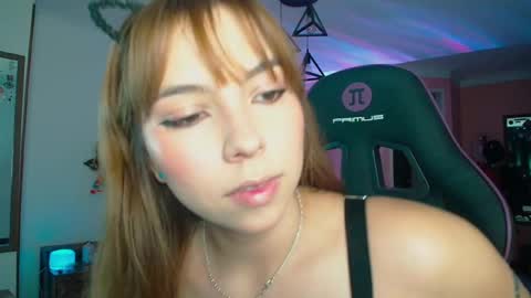 Snapshot of lolaverse chatting on October 11, 9:39 pm Lola doll online show from October 11, 9:39 pm