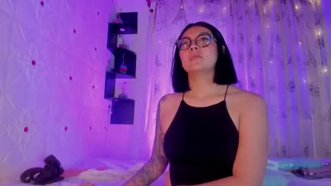 Lola online show from January 10, 11:59 am