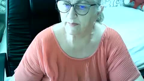 Snapshot of lolkaalyss chatting on February 19, 10:34 am LolkaAlyss online show from February 19, 10:34 am