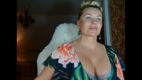 Snapshot of lollyta2023 chatting on February 15, 5:51 am Roxy online show from February 15, 5:51 am