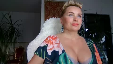 Snapshot of lollyta2023 chatting on February 4, 7:18 am Roxy online show from February 4, 7:18 am