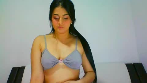estehfania online show from January 5, 9:25 pm