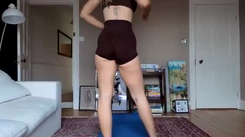 Em online show from January 15, 9:04 am