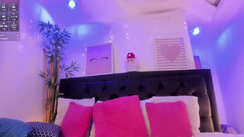 Jennifer  online show from December 9, 4:47 pm