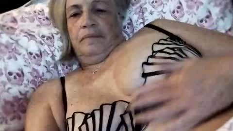 Snapshot of lonelylana1955 chatting on October 13, 11:40 pm lonelylana1955 online show from October 13, 11:40 pm
