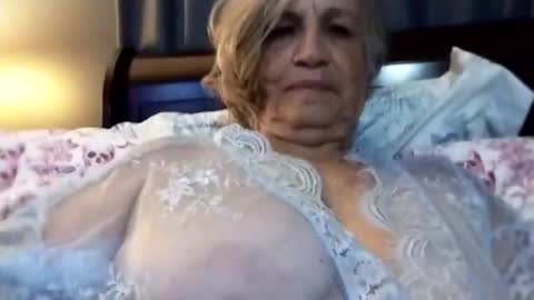 Snapshot of lonelylana1955 chatting on October 17, 1:42 am lonelylana1955 online show from October 17, 1:42 am