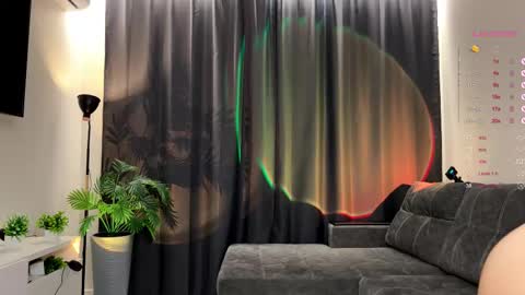 Snapshot of loney__tunes chatting on October 22, 4:12 pm FloraIm new hereStreams 5 - 11 AM GMT 3 online show from October 22, 4:12 pm