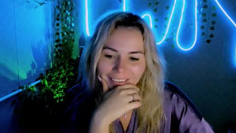 Snapshot of loraboyar chatting on September 22, 2:32 am Lora online show from September 22, 2:32 am