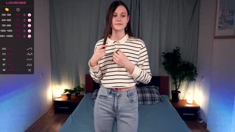 Lora online show from December 18, 5:00 pm