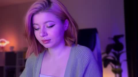 loraloveu online show from March 3, 9:12 pm