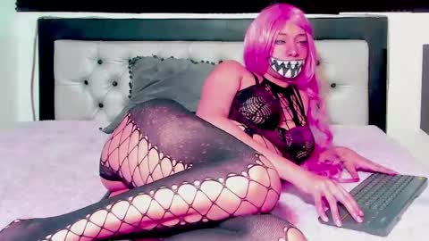 Lore Depp online show from October 7, 2:27 am