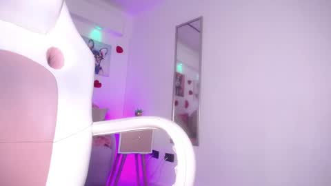 LORELI online show from February 25, 8:35 am