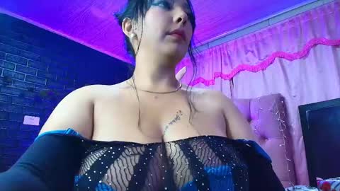 Snapshot of loren_44tits chatting on March 6, 10:04 pm Loren online show from March 6, 10:04 pm