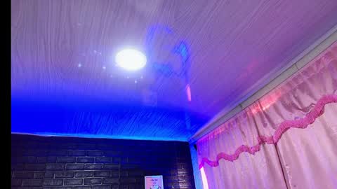 Snapshot of loren_44tits chatting on December 5, 9:39 pm Loren online show from December 5, 9:39 pm