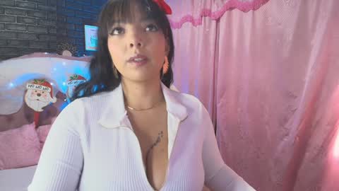 Snapshot of loren_44tits chatting on January 2, 9:50 pm Loren online show from January 2, 9:50 pm