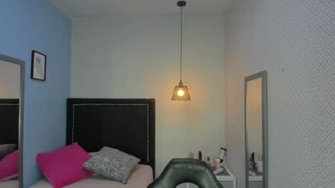 Snapshot of lorenadavies chatting on February 19, 12:33 pm lorenadavies online show from February 19, 12:33 pm