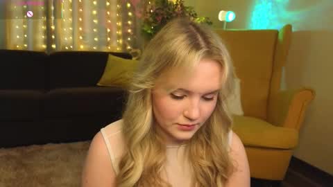 Snapshot of lorettacarnley chatting on October 24, 7:15 am Alice online show from October 24, 7:15 am