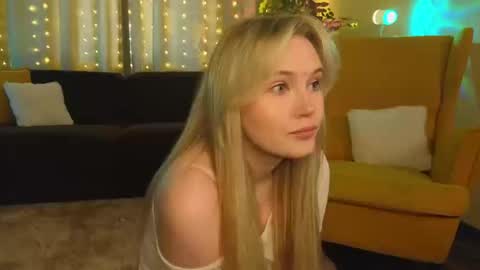 Snapshot of lorettacarnley chatting on October 17, 7:22 am Alice online show from October 17, 7:22 am