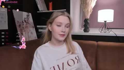 Snapshot of lorettacarnley chatting on March 11, 7:36 pm Alice online show from March 11, 7:36 pm