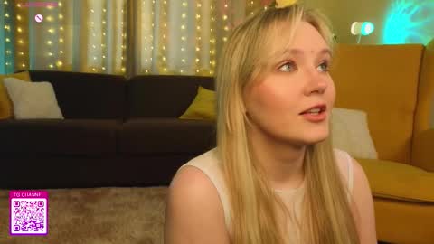 Snapshot of lorettacarnley chatting on October 18, 7:33 am Alice online show from October 18, 7:33 am