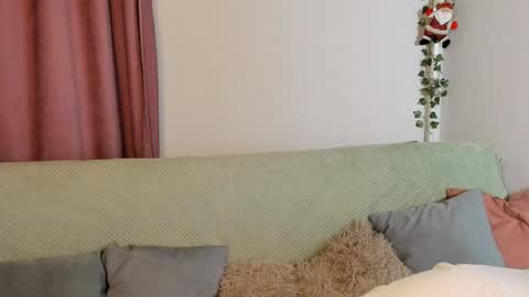 Snapshot of lorettacarnley chatting on December 26, 7:03 am Alice online show from December 26, 7:03 am