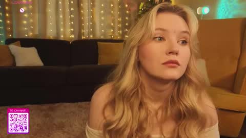 Snapshot of lorettacarnley chatting on October 15, 8:06 am Alice online show from October 15, 8:06 am