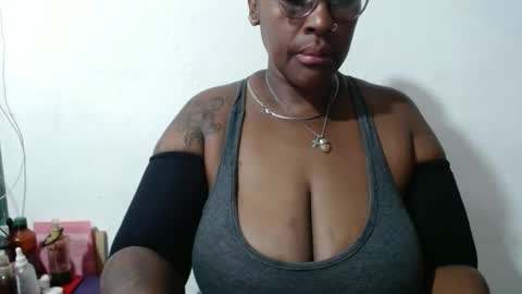 Snapshot of loretybighot chatting on February 28, 11:58 am loretybighot online show from February 28, 11:58 am