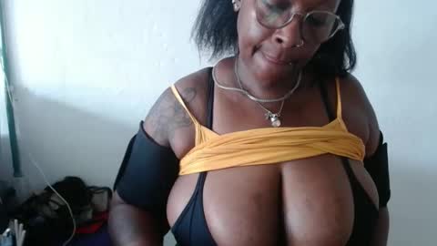 Snapshot of loretybighot chatting on February 7, 2:15 pm loretybighot online show from February 7, 2:15 pm