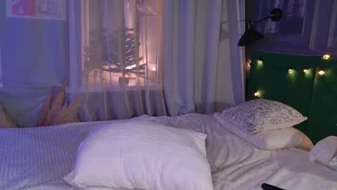 Lori online show from December 17, 6:56 pm