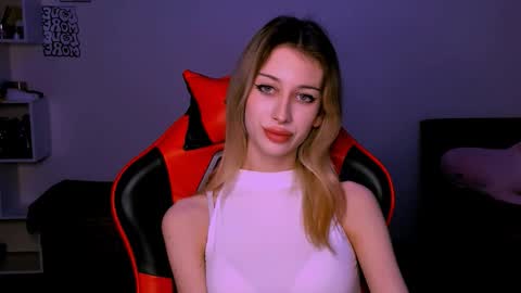 Lori online show from October 17, 6:11 pm